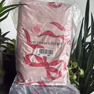Victoria's Secret Pink Bow Blanket